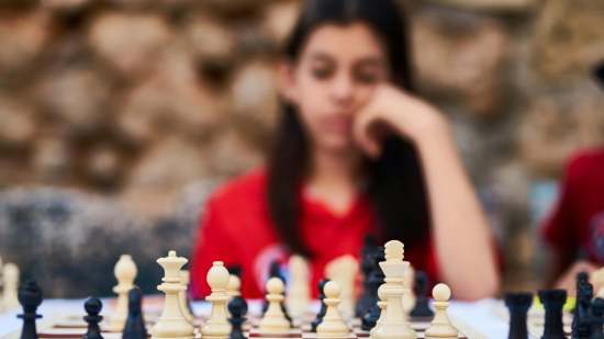 niña jugando