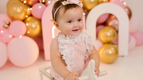 niña globos