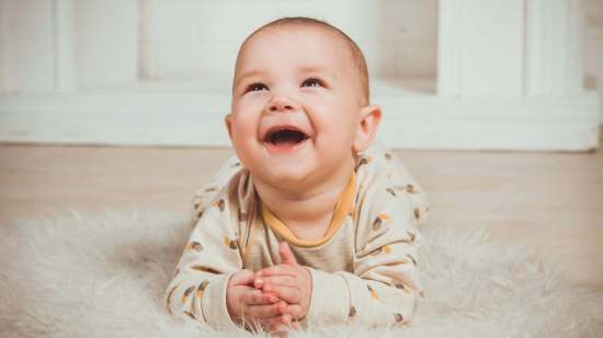 bebé sonriendo